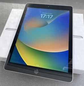 Apple iPad 5th Gen A1822 – 32GB Wi-Fi - Space Gray -Boxed +Premium Case (bundle) - Picture 1 of 24