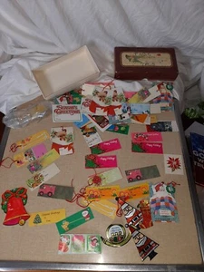 Lote de etiquetas de regalo de Navidad vintage sellos niños Papá Noel animales algunas pegatinas  - Imagen 1 de 5