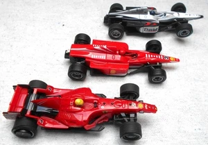 Für Carrera Rennbahn: 3 St. Formel 1 Rennwagen, 2 x Ferrari, 1 x Mercedes David - Bild 1 von 2