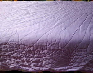 Vintage 1970s Scalloped Edge Tricot Hand Stiched Quilt 80" X 90" - Picture 1 of 8