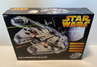 Star Wars Hasbro 2005 Millennium Falcon Starfighter Actionfigur Schiff versiegelt - Bild 1 von 4
