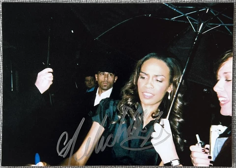 Destinys Child Michelle Williams Signed IP 5x7 Color Candid Photo - Authentic Cover