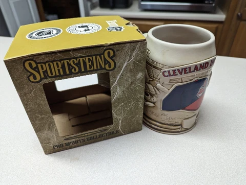 Vintage New Sportsteins Textured & Raised Mug in Box Cleveland Indians beer NFL Cover