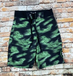 Under Armour Loose Boys Swim Shorts Trunks Size 23 Green - Picture 1 of 7