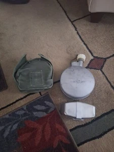 U.S. Army Military Arctic Wyott Canteen 4-78 with Cup and Cover  - Bild 1 von 10