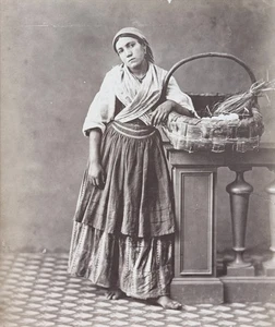 Giorgio SOMMER (1834-1914) La marchande d'oeufs, Naples c. 1870 Tirage albuminé - Imagen 1 de 3
