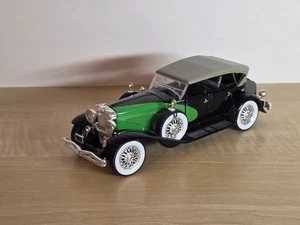 Signature Models: 1934 #32110 Duesenberg Black/Green Diecast Car - Picture 1 of 10