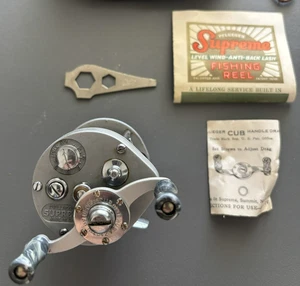 De colección - Pflueger Supreme No. Carrete de pesca 1573. con mango de cubo nuevo extras... - Imagen 1 de 5