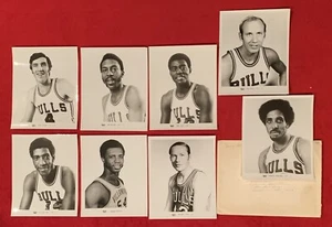 Lot of 8 1971 Chicago Bulls NBA Basketball Team Issue Photos in Mailer Old Early - Picture 1 of 7