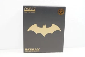 Mezco Batman Ascending Knight One:12 Exclusive Figur - Bild 1 von 13