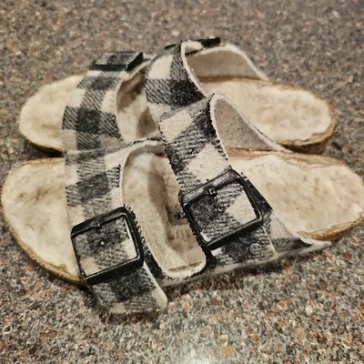 Sandalias Birkenstock Arizona remaches a cuadros de piel de oveja blancas negras talla 37 para mujer 6 EE. UU. Foto 1 de 4