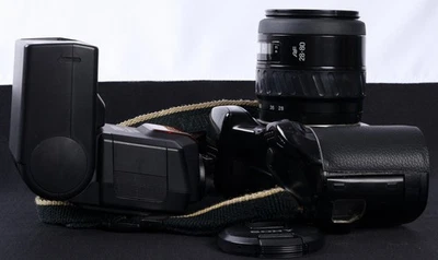 Minolta Dynax 7xi AF 35mm Film SLR + AF Zoom 28-80mm f/4-5.6 Lens & PZ4000AF Kit - Image 1 of 4