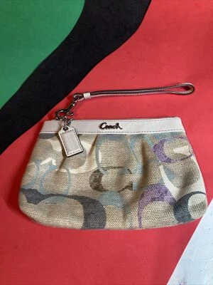 Muñequera Coach SoHo óptica lino beige lavanda usada en excelente estado Fd3 Foto 1 de 4