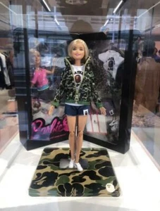 Esclusiva Barbie Giappone Bape Harajuku 2019 Prodotto Collaborazione Verde inutilizzato - Foto 1 di 5