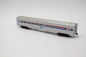 Vintage Amtrak 8039 HO Scale Passenger Coach Train Car Silver Red Blue Stripes - Picture 1 of 6