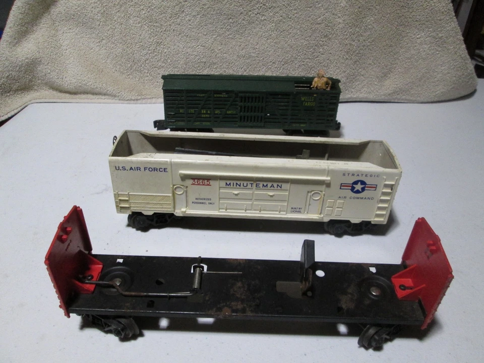 Lionel 3 Action Cars For Parts Exploding car outlaw & Sheriff & Missile Car - Image 1 of 4