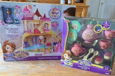 Disney Sofía el Primer Castillo Mágico Parlante + Juego de Té Mágico + 4 Figuras ¡NUEVO! Foto 1 de 4
