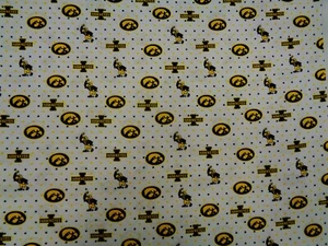UNIVERSITY of IOWA " HAWKEYES " BRAND NEW WHITE DESIGN 1/2 YARD 100% COTTON - Picture 1 of 5