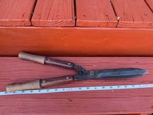 Cesoia da siepe vintage Corona #7 manico in legno rosso - Foto 1 di 5