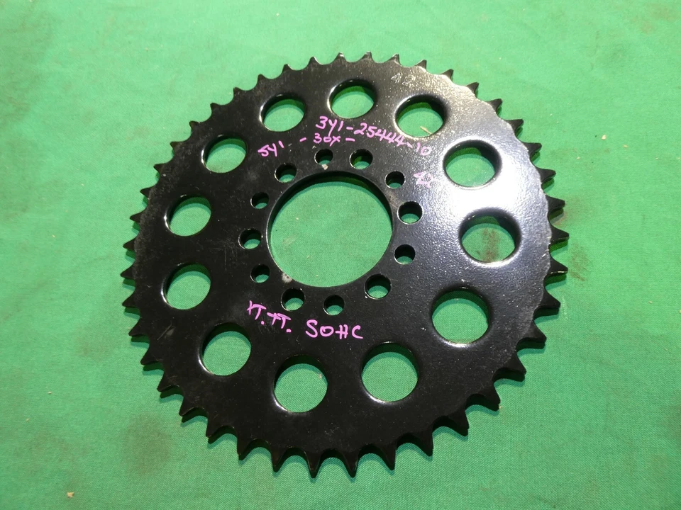 SUZUKI XT TT  REAR SPROCKET OEM 3Y1-25444-10 Foto 1 de 1