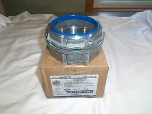 Mozzo Thomas & Betts H400GR-TB 4" con messa a terra e gola isolata H400GRTB T&B #83 - Foto 1 di 6