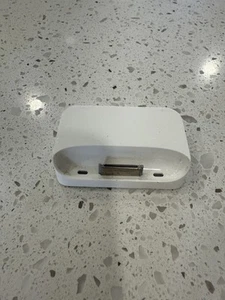 Apple iPod and iPhone 3G Dock Docking station for iPods + iPhone 3G 3GS MB484G/A - Picture 1 of 3