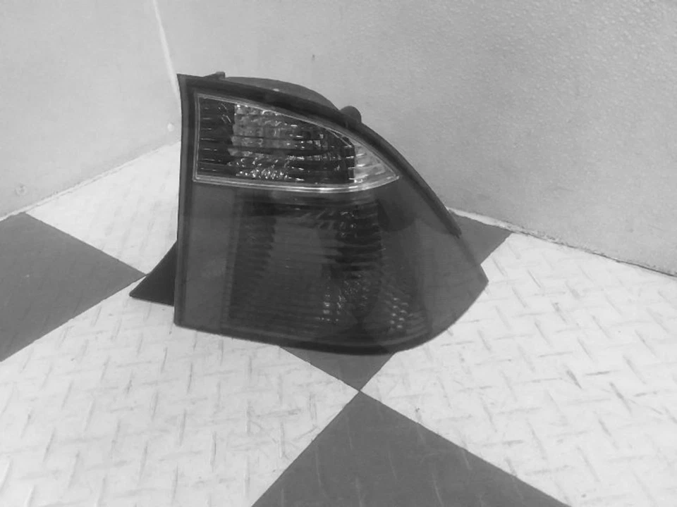 Б/у правый задний фонарь в сборе подходит для: 2006 Ford Focus SDN правый класс C - Изображение 1 из 1