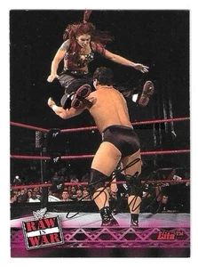 2001 FLEER WWF RAW IS WAR LITA GOLD SIGNATURE RC #6 - Foto 1 di 2