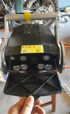 VÁLVULA HIDRÁULICA AUTONIVELANTE KUBOTA (CCLS, CABLE) (PARTE# 7J447-61012) Foto 1 de 4