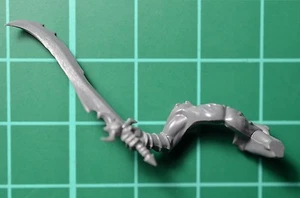 Warhammer 40000-Tzeentch-Tzaangors-Torse avec épée 1 - Foto 1 di 1