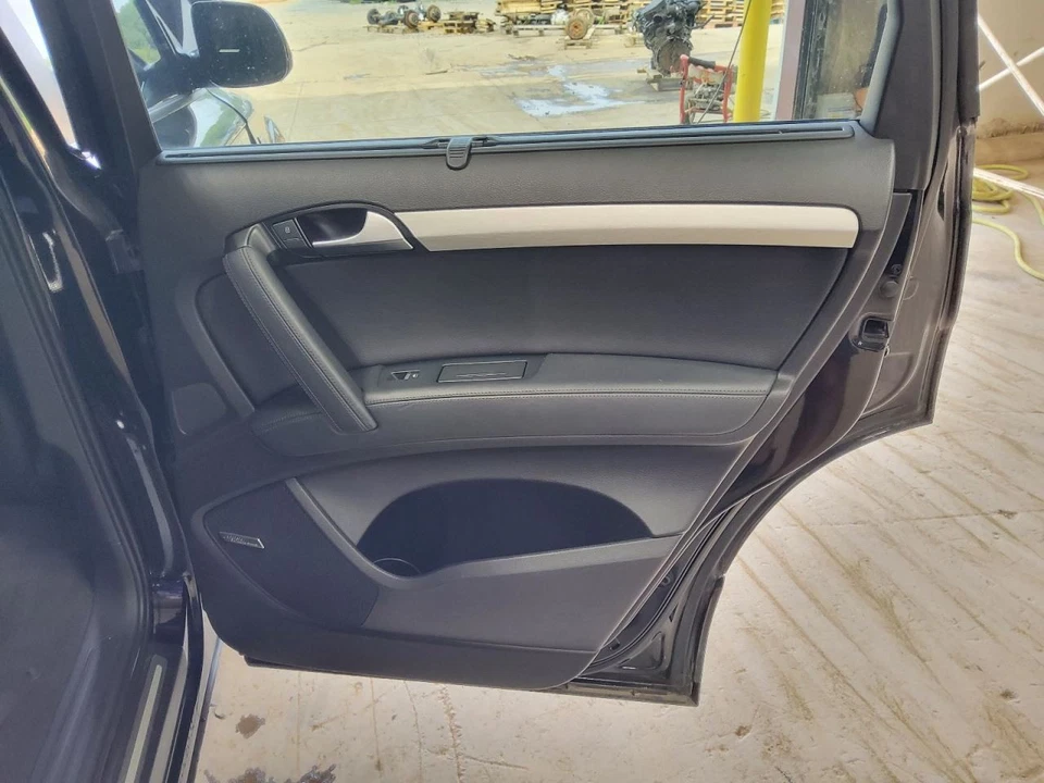 Q7 AUDI   2015 Door Trim Panel Rear 332102 - Изображение 1 из 1
