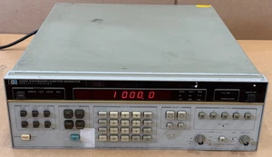 Generatore di funzioni sintetizzate HP/Agilent 3325A 20 MHz - uscita 1 mV-10 V - Foto 1 di 2