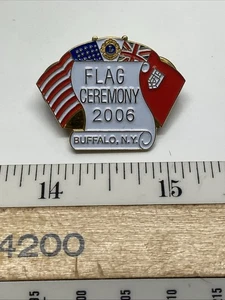 Prendedor vintage 2006 ceremonia bandera Buffalo NY Lions Club banderas de Estados Unidos - Imagen 1 de 2
