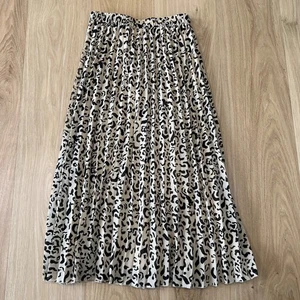 Maxi Falda Japna Plisada Estampado Leopardo Negro Blanco Talla S - Imagen 1 de 6