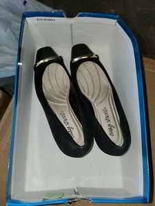 New Easy street shoes Size 6 ( Small Scratchs ) - Picture 1 of 1