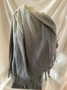 Damenschal Kevia grau Farbverlauf neu verpackt vielseitig - Bild 1 von 5