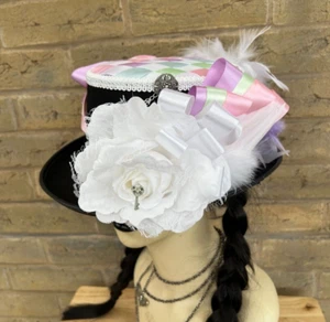 Negro Rosa Blanco Verde Azul Steampunk Sombrero Pluma Cuadros Llaves 57cm (39) - Imagen 1 de 8