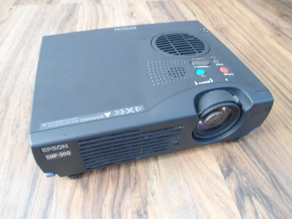 Epson EMP-500 3LCD Projector 800 ANSI Lumens 800 x 600 - Broken / for parts - Bild 1 von 1