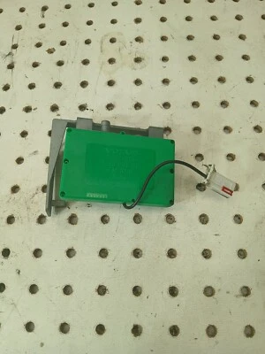 2003-2007 Volvo S60 XC70 Right Rear Antenna Amplifier Control Module 30679286 - Image 1 of 4