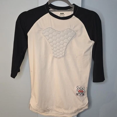 McDavid 7630 Almohadilla Hexagonal Sternum Raglán Camisa Protector de Pecho Corazón - Juego de 2 Foto 1 de 4