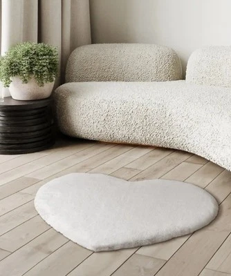 Mon Chateau心形设计人造毛皮地毯 — 第 1/2 张图片