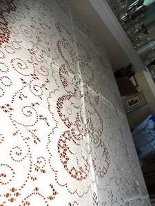 Pair of machine made lace tablecloths one with rounded corners - Picture 1 of 9