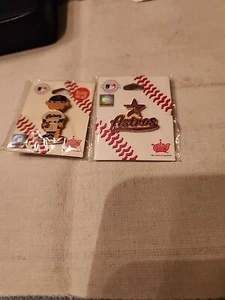 Two Houston Astros Team Pins - Picture 1 of 3
