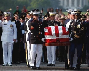 RONALD REAGAN FUNERALE CAPI DI STATO MAGGIORE CONGIUNTI 8x10 STAMPA FOTOGRAFICA LUCIDA - Foto 1 di 1