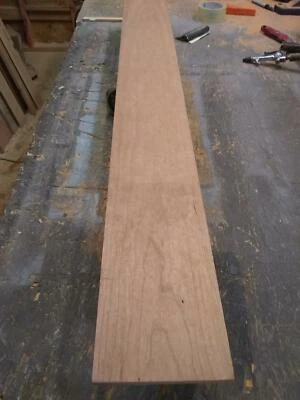 ESTANTE FLOTANTE DE ALISO NUDOSO MACIZO HECHO A MANO 48", MOLDE DE CORONA 4.1/4, PROFUNDIDAD 5" Foto 1 de 4