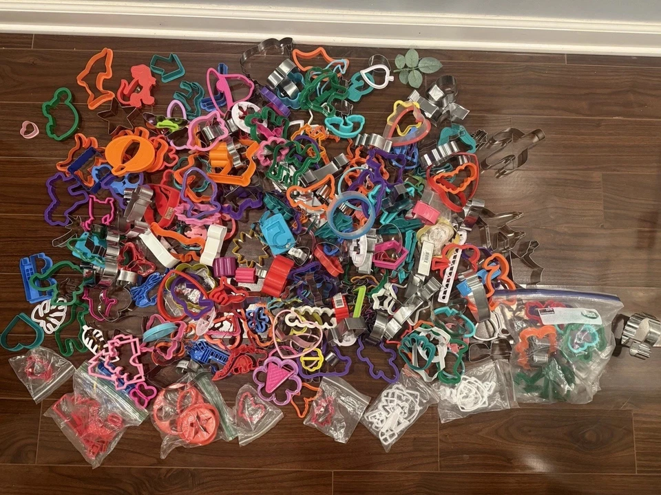 300+ Lot of Vintage Cookie Cutters Halloween Kids Christmas Animals Disney Sets - Image 1 of 4