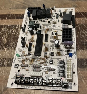 York Source 642768 1170-83-1221 1170-122 Control Board - Picture 1 of 4