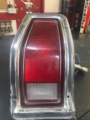 Conjunto de luz trasera izquierda PLYMOUTH VOLARE 76 77 78 79 80 Foto 1 de 3