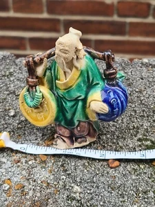 Antiguo Mudman Shiwan chino que lleva moneda y melocotón, 3", principios de 1900 hong kong - Imagen 1 de 9