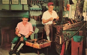 Boot & Shoemaker's Shop, Williamsburg, VA Chrome PC - Bild 1 von 2